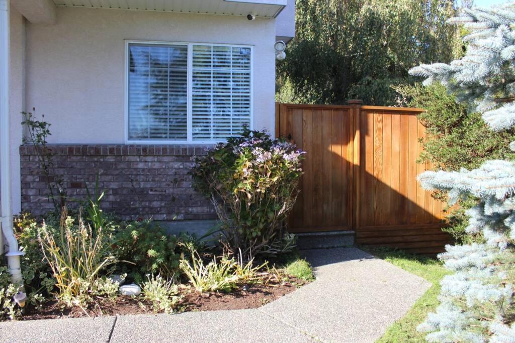 Memory Lane Guest Suite Sooke Exterior foto